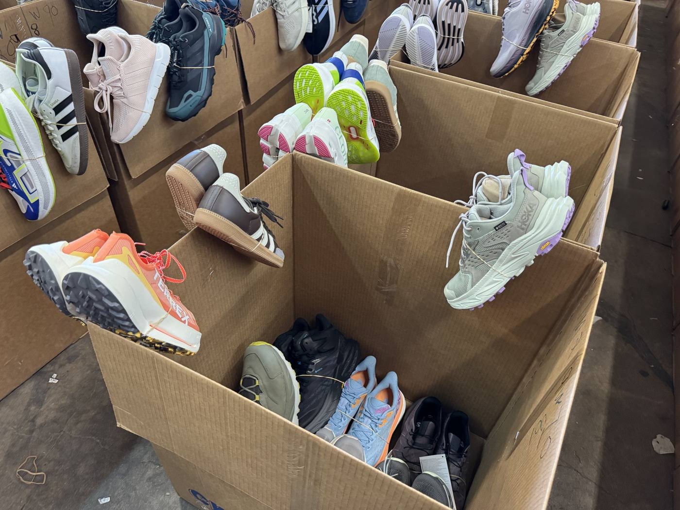 Athletic Shoes Export Pallet – Huge Wholesale Lot 211 Athletic Shoes Export Pallet – Huge Wholesale Lot - Image 1