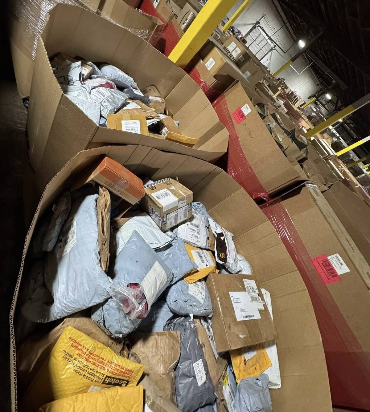 Ecom Undeliverables Apparel Truckload – Top Wholesale Lot5 Ecom Undeliverables Apparel Truckload – Top Wholesale Lot - Image 1