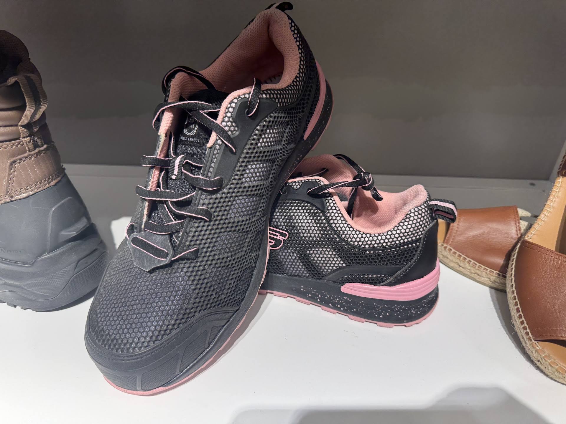 Shoes Pallet – Bargain Wholesale Lot 5 Shoes Pallet – Bargain Wholesale Lot - Image 1