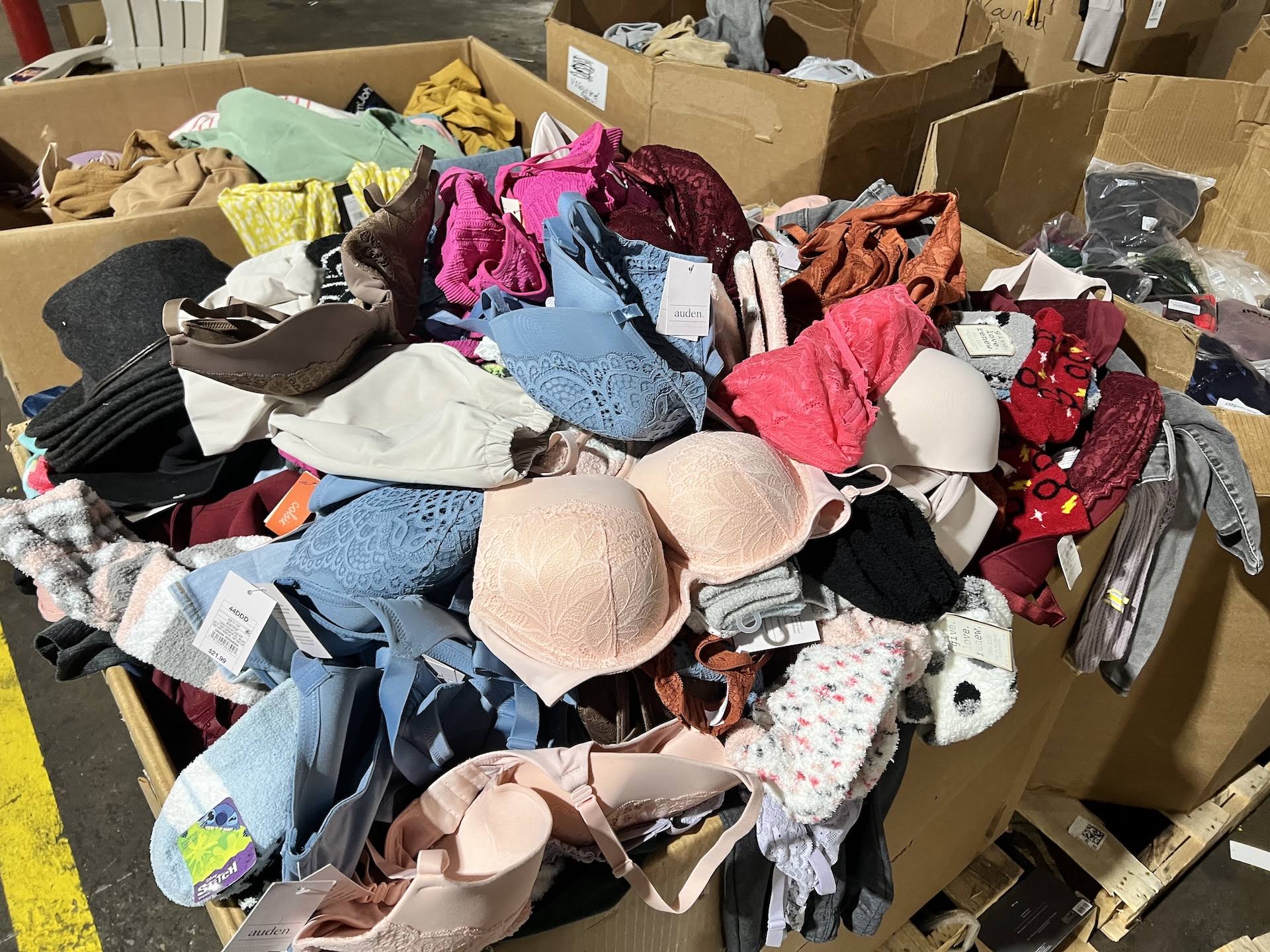 Target Apparel Truckload – Top Wholesale Lot` Target Apparel Truckload – Top Wholesale Lot - Image 1