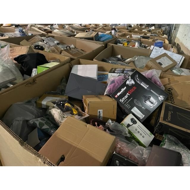 IMG_9039_1f65bfb1-3ab3-47e4-9980-398ad5dbe43f.jpg Amazon High-Count Liquidation Pallet - Image 1