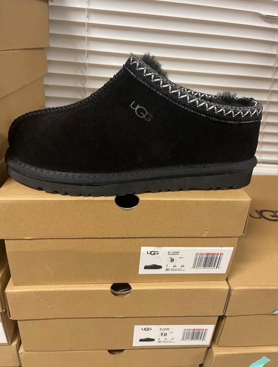 SO2.jpg Ugg Slippers & Boots Premium Footwear Load Liquidation Pallet - Image 1