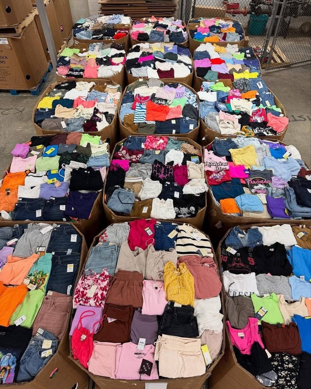 WhatsApp-Image-2025-10-23-at-15.16.01.jpeg New Target Women's Clothing Liquidation Pallet - Image 1