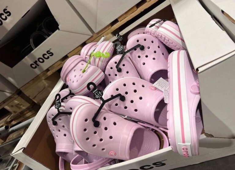 crocs-liquidation-pallets3.jpeg Crocs Footwear Liquidation Pallet - Image 1