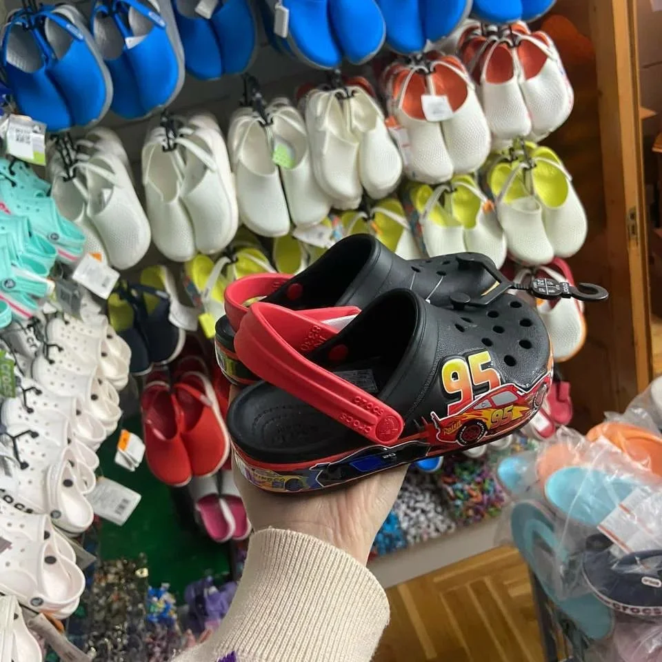 crossp3.webp Crocs Sale Liquidation Pallet - Image 1