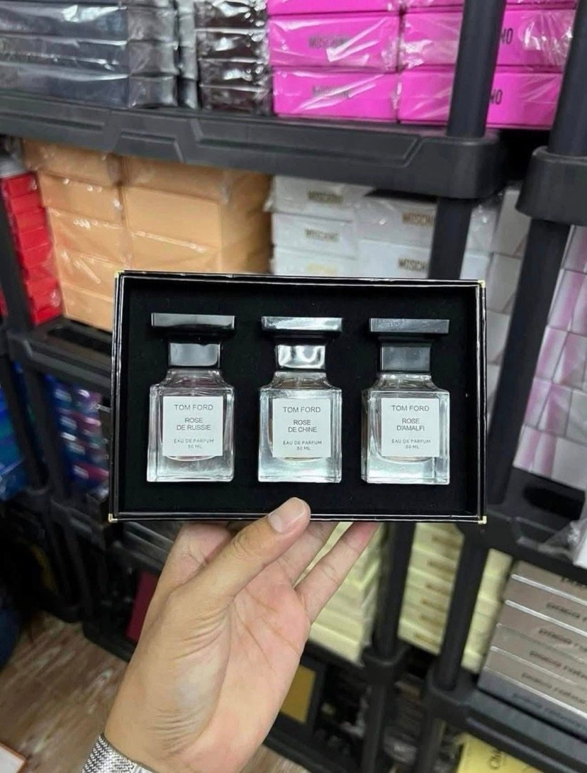 img_6926.jpeg Perfume Gift Sets Liquidation Pallet - Image 1