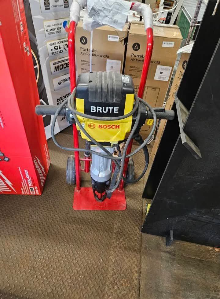 lpd-liquidation-lot-2541.jpg Brute 15 Amp Demolition Hammer Liquidation Pallet - Image 1