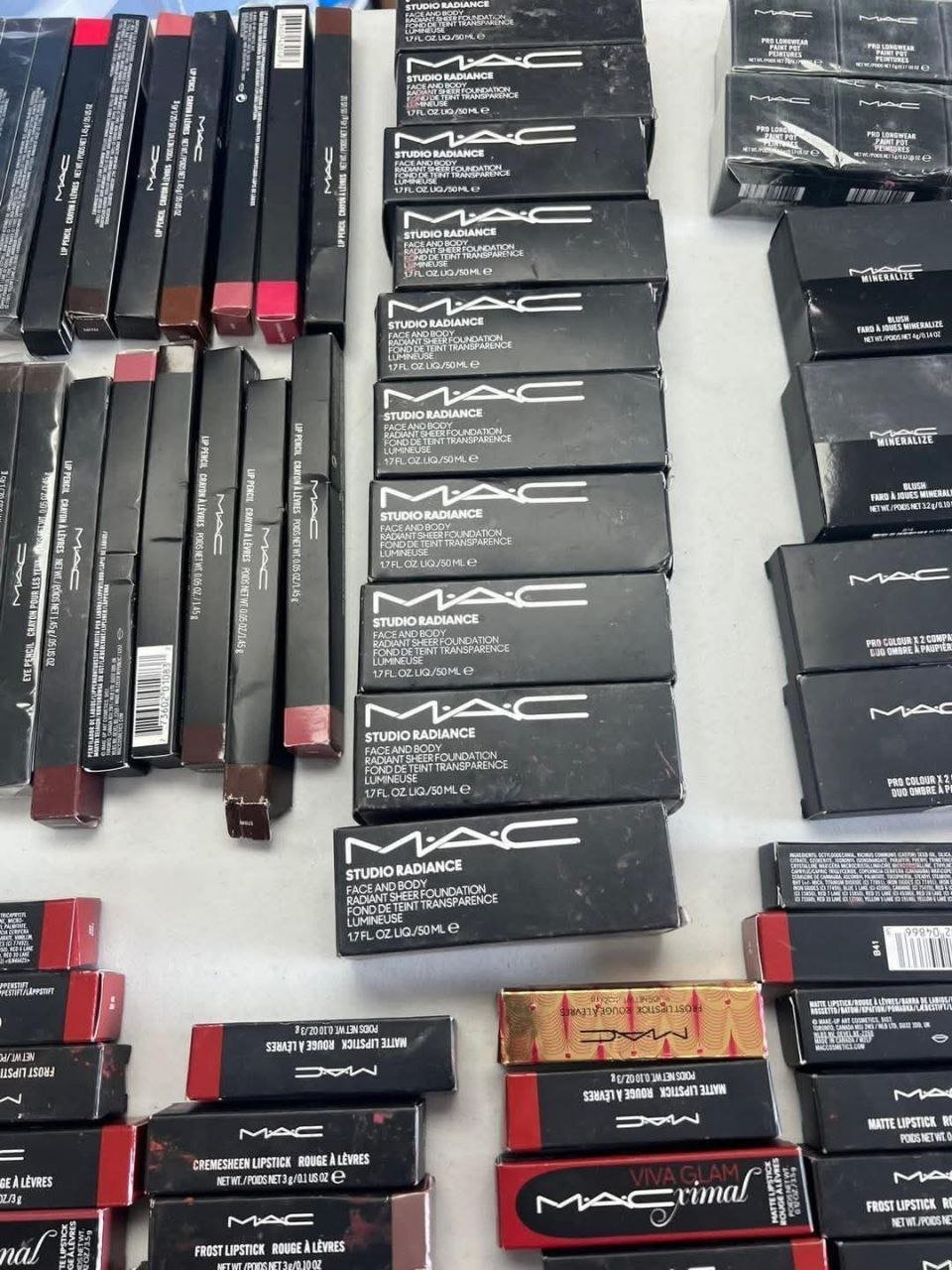 mak2.jpg MAC Cosmetics Professional Liquidation Pallet - Image 1